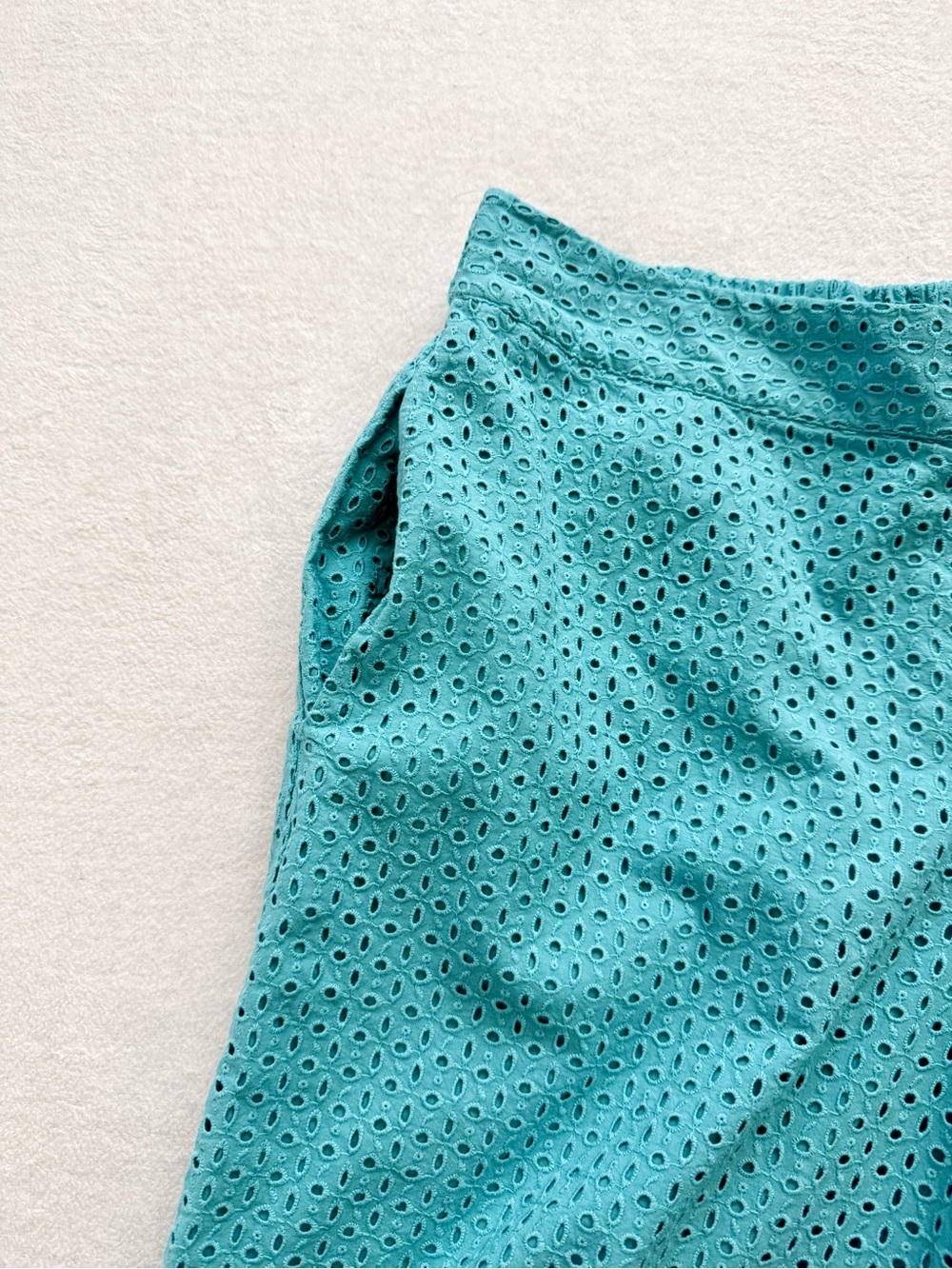 Isaac Mizrahi 100% Eyelet Bermuda Shorts Women’s Size 10 - Picture 3 of 7
